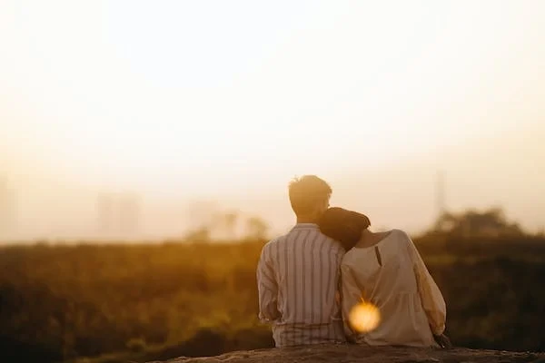 couple-watching-sunset